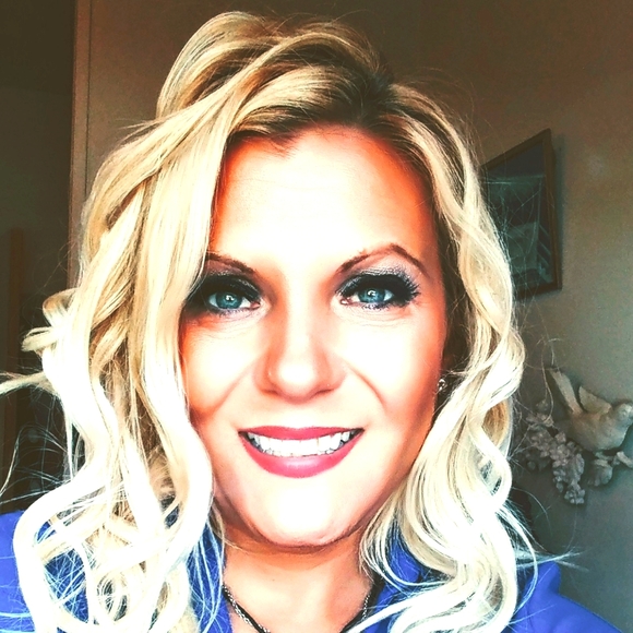 Meet your Posher, Sara - Picture 1 of 5